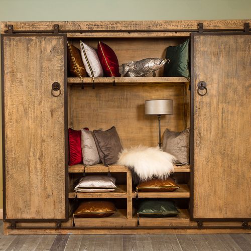 Russ Einrichtungen im Antik-Hof Bissee Schrank Regal Schiebetüren altes Holz