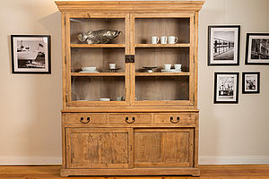 Vitrinenschrank
