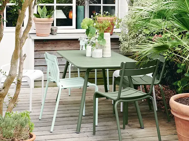 Fermob Gartentisch und Stühle in grün