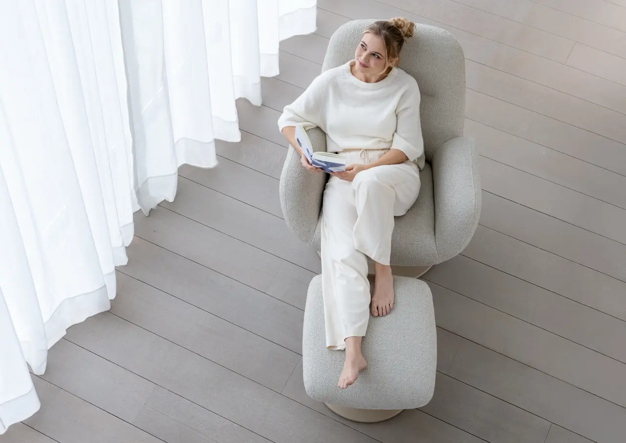 Sessel Sessel von Momme in schickem grau mit passendem Hocker